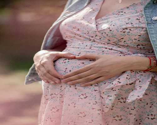 多囊卵巢女性赴港求子与澳门助孕技术比较